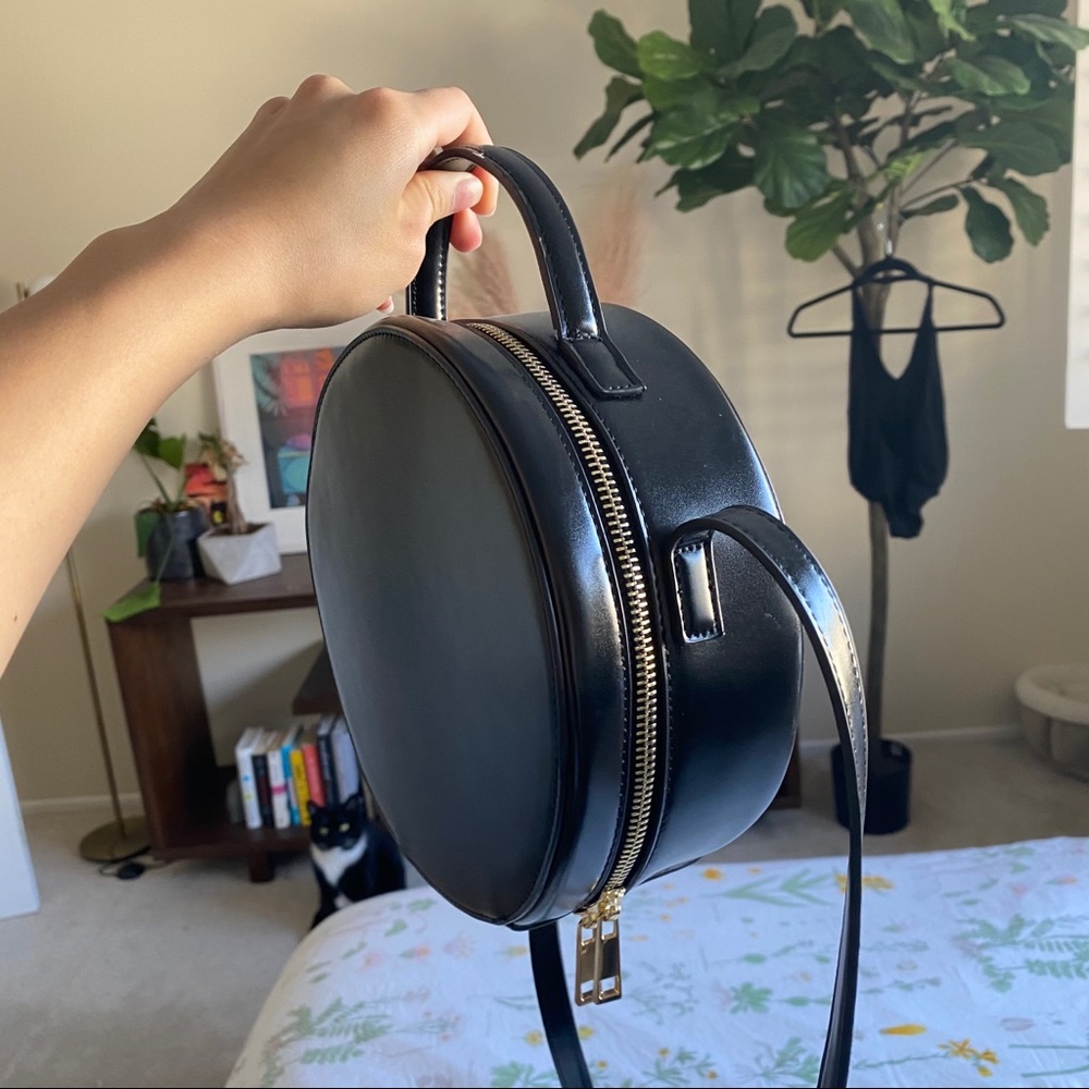 Black Circle crossbody
